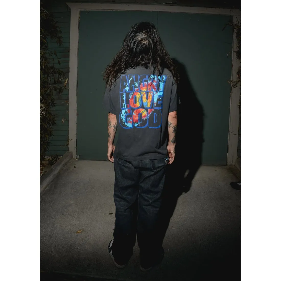 CACTUS PLANT FLEA MARKET x SAINT Mxxxxxx ANGRY LOVE GOD SS TEE/BLK CPFM co-branded weather icon/tropical storm print retro distressed TEE washed black S-XL front and rear large printing positions 24 color restorations ready-to-wear printing. Look for cylindrical fabrics with no side seams. The open ones are almost meaningless. Asut ready-made garments dyed. The entire piece is sprayed with faded colors. Multiple holes. Washed again. Customized CPFM co-branded main mark/wash mark/with little angel for anti-counterfeiting